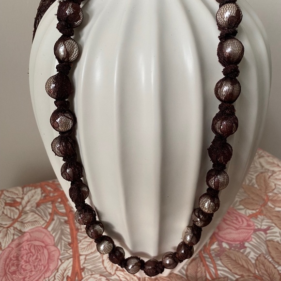 Decorative Pearl Necklace Timeless Elegance - Picture 3 of 5